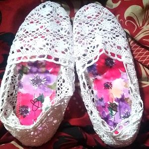 Women's Size 7.5 White Crochet Flats